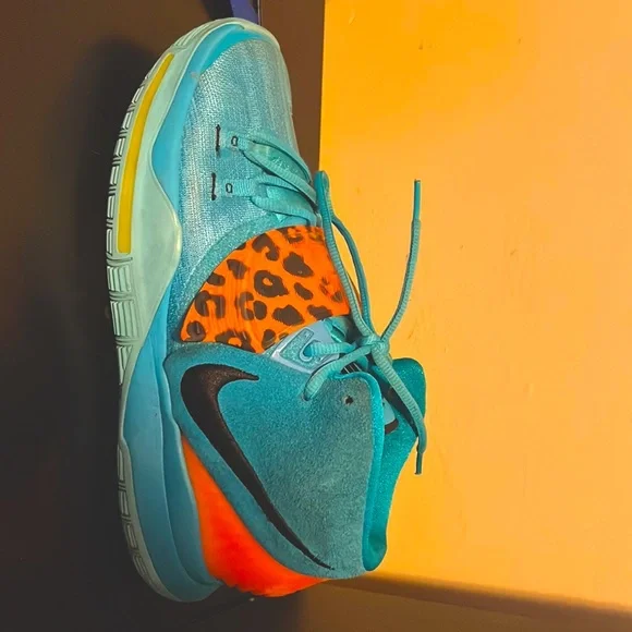 Nike ACG | Shoes | Nike Kyrie Size 9 Men | Poshmark display picture 3